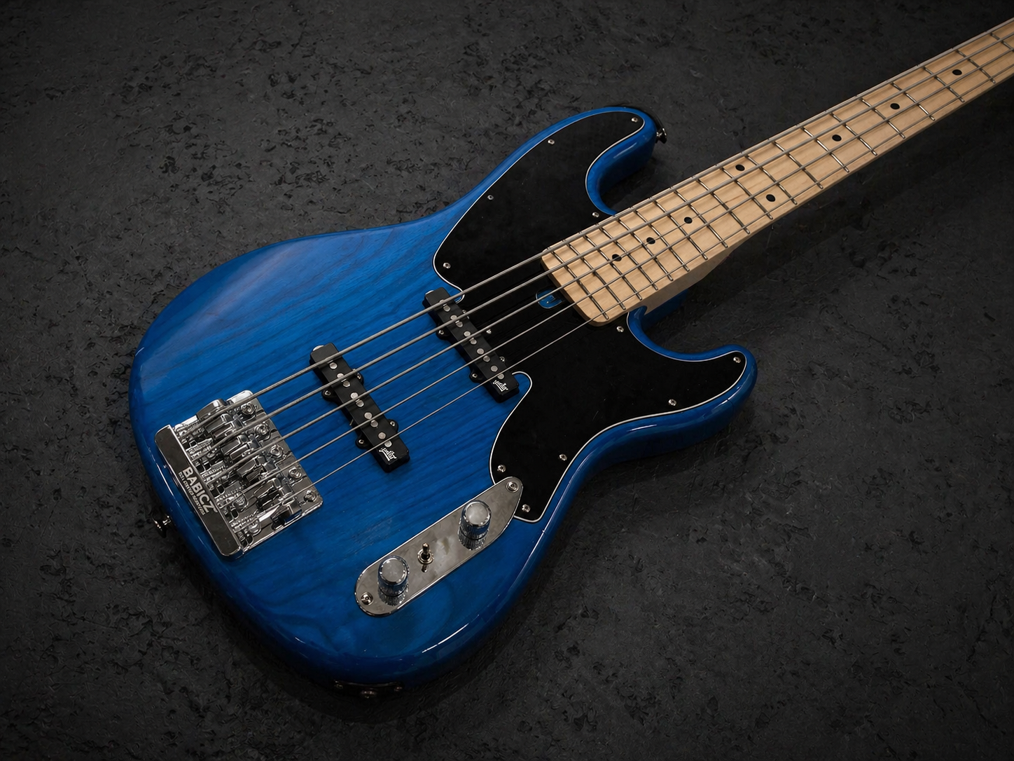 5弦エレキベース